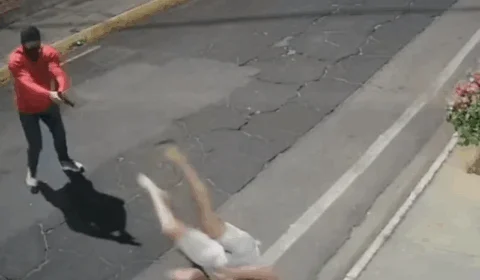 VEJA VÍDEO: personal trainer é morto a tiros por pistoleiro encapuzado em frente de casa