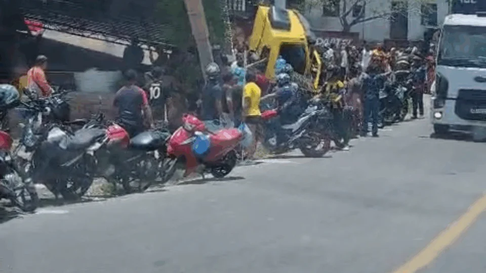 Urgente: Caminhão desgovernado mata mulher em ladeira do Santa Inês