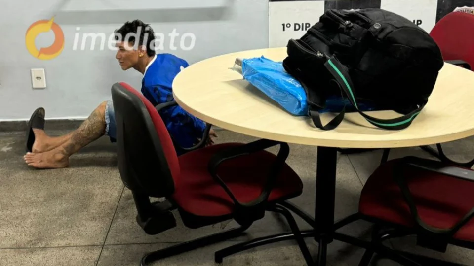 VÍDEO: homem é preso após furtar mercadoria de comerciante no terminal 2 em Manaus