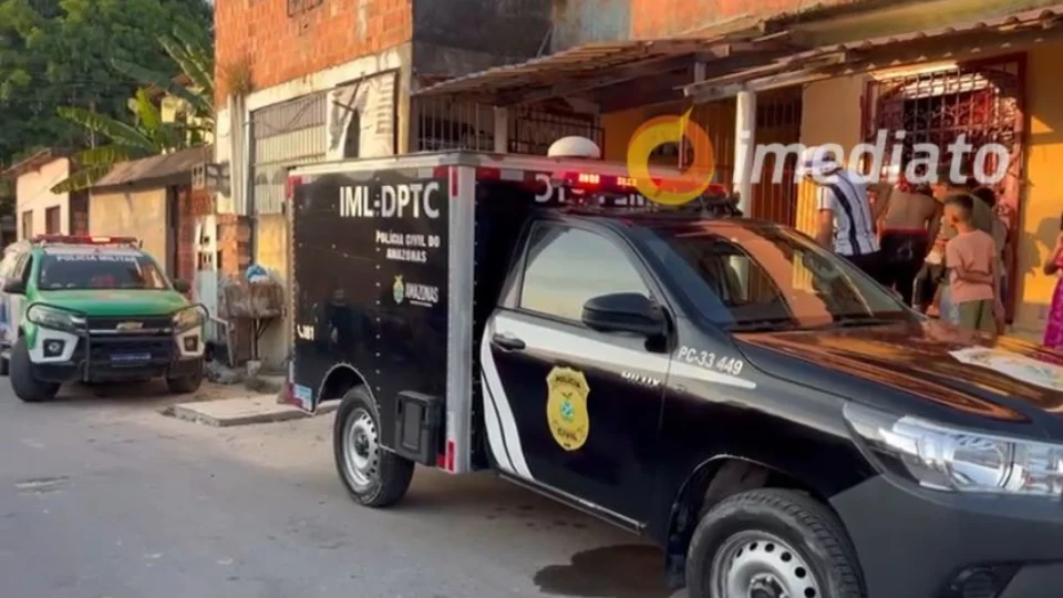 VÍDEOS: homem é morto a facadas após desavença durante bebedeira no Gilberto Mestrinho