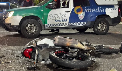 Acidente entre moto e ônibus deixa duas pessoas em estado grave no bairro Cachoeirinha