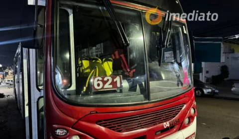 Assaltantes ameaçam motorista e roubam ônibus da linha 621 em Manaus