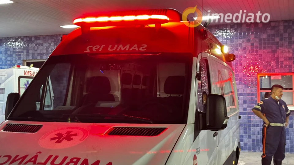 Jovem é esfaqueado por ex-namorado de atual companheira no Fátima 1