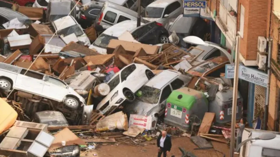 Inundações na Espanha: ao menos 158 mortos e dezenas de desaparecidos na região de Valência