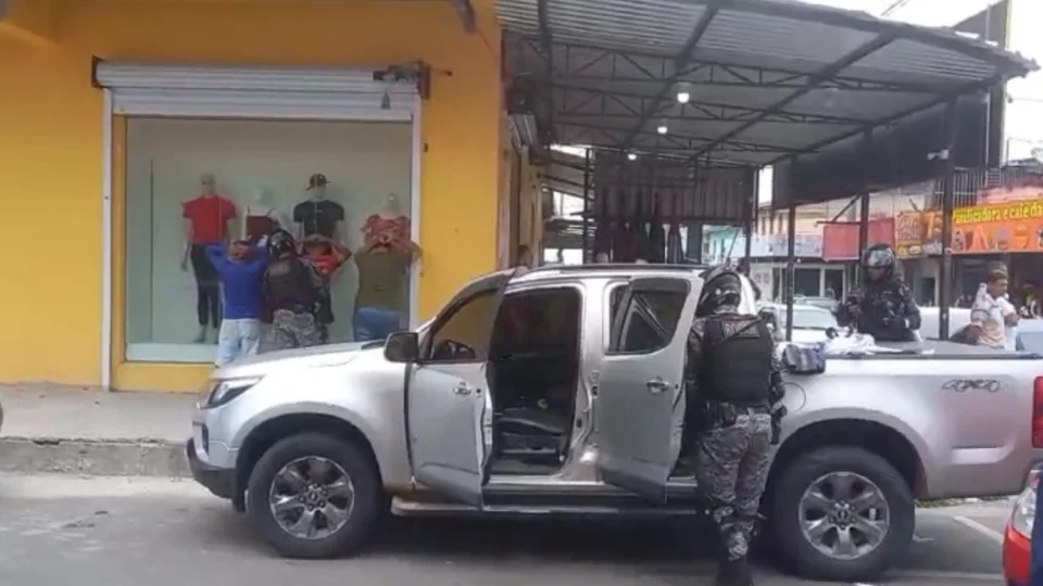 Vídeo: homens são presos por esquema de compra de votos na zona Norte de Manaus