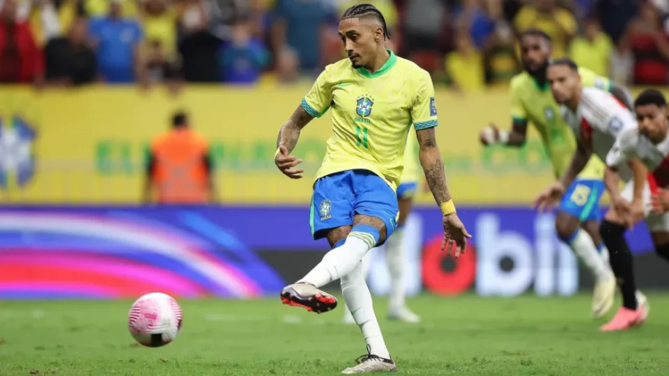 Com golaços e pênalti, Brasil goleia Peru por 4 a 0 pelas Eliminatórias