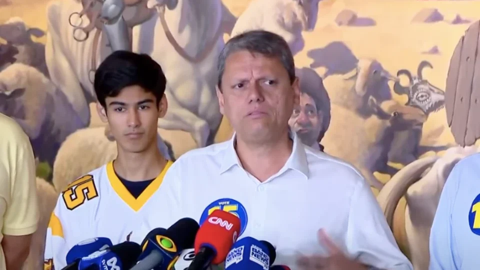 Tarcísio de Freitas declara interferência do PCC em eleições de SP