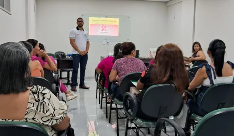 Enfermeiras participam de palestra no SINDPRER sobre a importância de cuidar da saúde