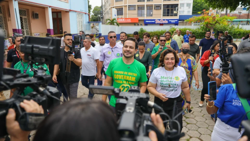 ’Vamos devolver Manaus ao seu povo’; Capitão Alberto Neto e Professora Maria do Carmo falam de esperança em domingo de eleição