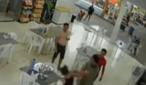 VEJA VÍDEO: atendente de conveniência é agredida após discussão por R$ 20
