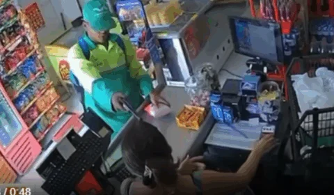 VEJA VÍDEO: homem vestido de gari, aponta arma para mulher e assalta padaria