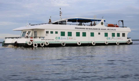 Pesquisadores da UEA monitoram a qualidade da água do Rio Negro