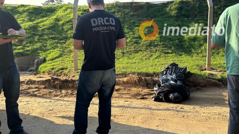 Corpo de jovem é encontrado enrolado em lona preta em ramal no bairro Lago Azul