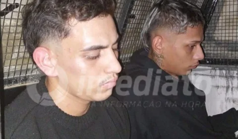 Assaltantes são presos com simulacro de arma de fogo e moto roubada no Mutirão