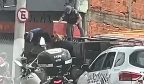VEJA VÍDEO: suspeitos de roubar cerveja são jogados de caminhão por PM