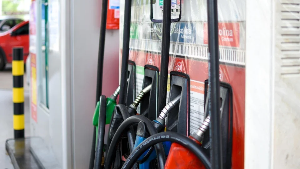 Ação fiscaliza aumento repentino no preço dos combustíveis em Manaus