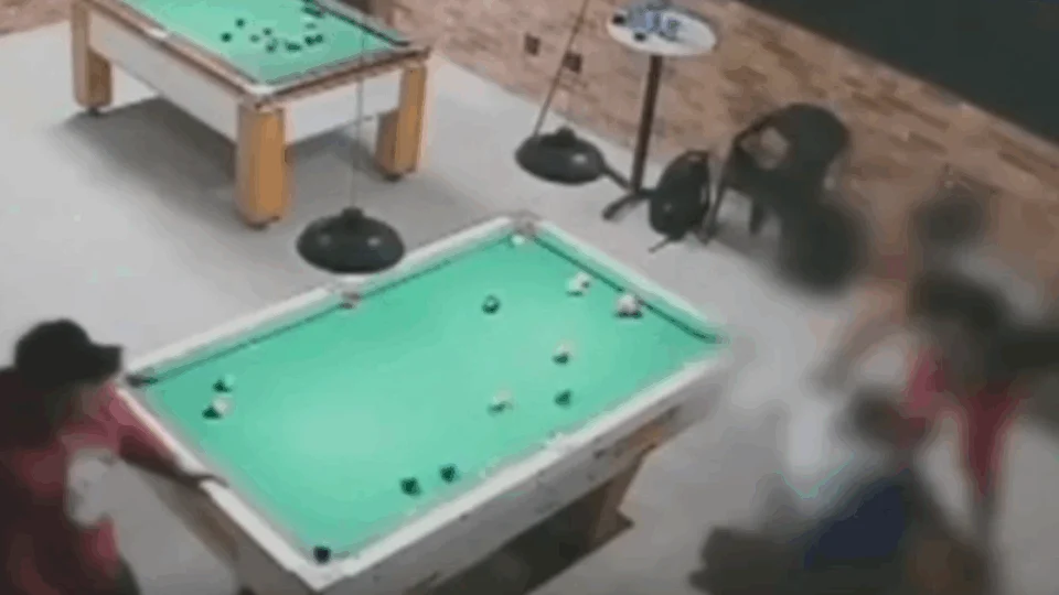 VEJA VÍDEO: jovem é morto a facadas em briga de bar durante jogo de sinuca