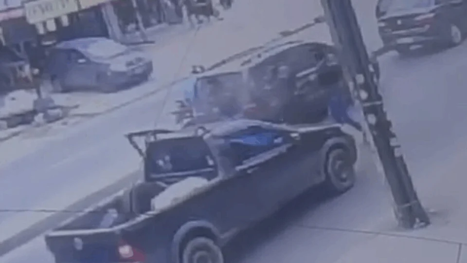 VEJA VÍDEO: motorista é cercado por criminosos encapuzados e morto com tiros de fuzil