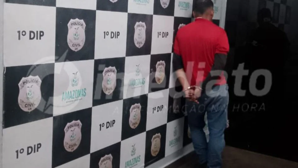 Homem é detido por vender drogas em beco no bairro Petrópolis