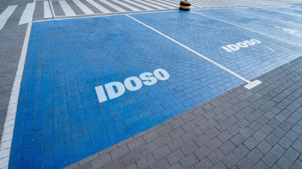 Credencial de estacionamento para idoso e PCD ganha versão digital