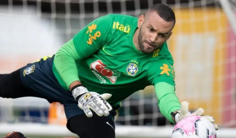 Weverton, do Palmeiras, é convocado para o lugar do goleiro Alisson, cortado da Seleção