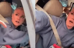 VÍDEO: Xuxa leva cuspida de fã no rosto enquanto atende pedidos de fotos
