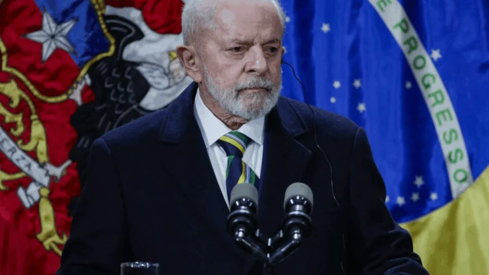 Após sofrer queda e cortar a nuca, Lula cancela viagem à Rússia