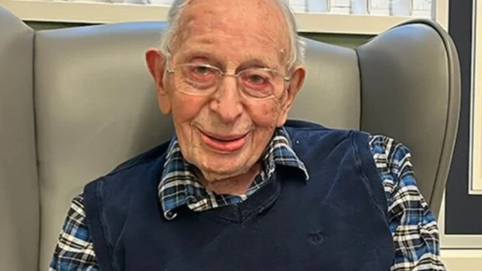 Morre no Reino Unido John Alfred Tinniswood, o homem mais velho do mundo, aos 112 anos