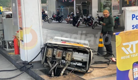 Idoso sofre mal súbito, perde controle de Kombi e morre em acidente na Zona Leste de Manaus