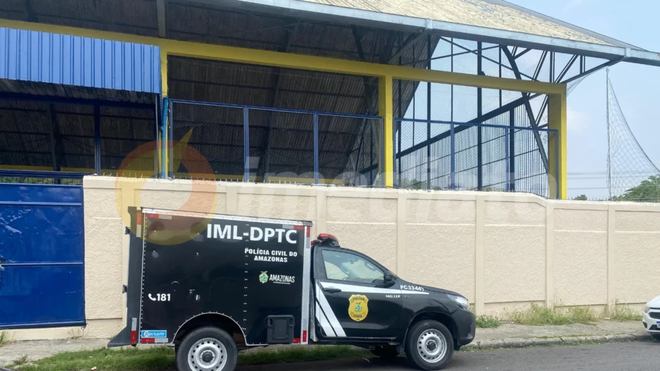 Fotos: Homem morre eletrocutado ao tentar furtar fiação elétrica de escola no bairro São Jorge