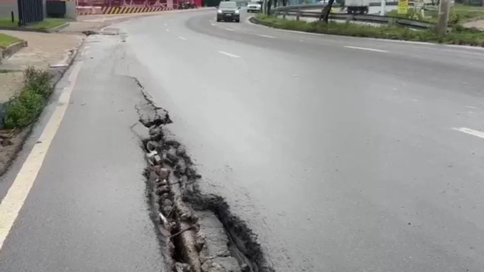 Infraestrutura precária preocupa moradores na Avenida Cosme Ferreira, em Manaus
