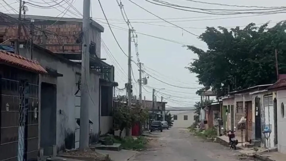 Moradores denunciam escuridão após troca de postes na Zona Leste de Manaus