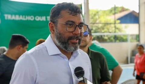 Governo do Amazonas entrega mais de 300 títulos definitivos no Conjunto Gilberto Mestrinho