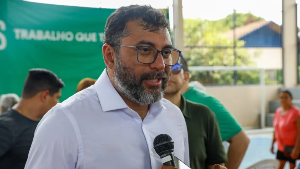 Governo do Amazonas entrega mais de 300 títulos definitivos no Conjunto Gilberto Mestrinho