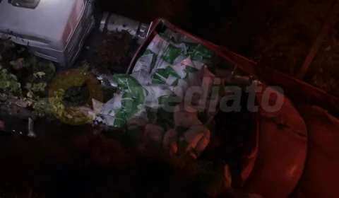 Acidente entre dois caminhões deixa três pessoas feridas na BR-174, em Presidente Figueiredo