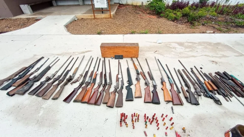 Homem é preso com 35 espingardas durante patrulhamento da PMAM em Novo Airão