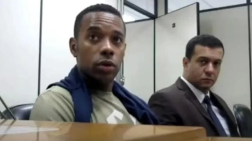 STF forma maioria para manter prisão de Robinho, condenado por estupro na Itália