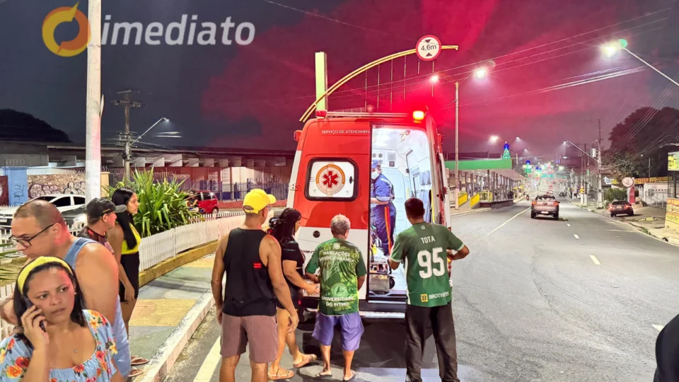 Colisão entre motos deixa passageiro e motociclista feridos na Avenida Constantino Nery