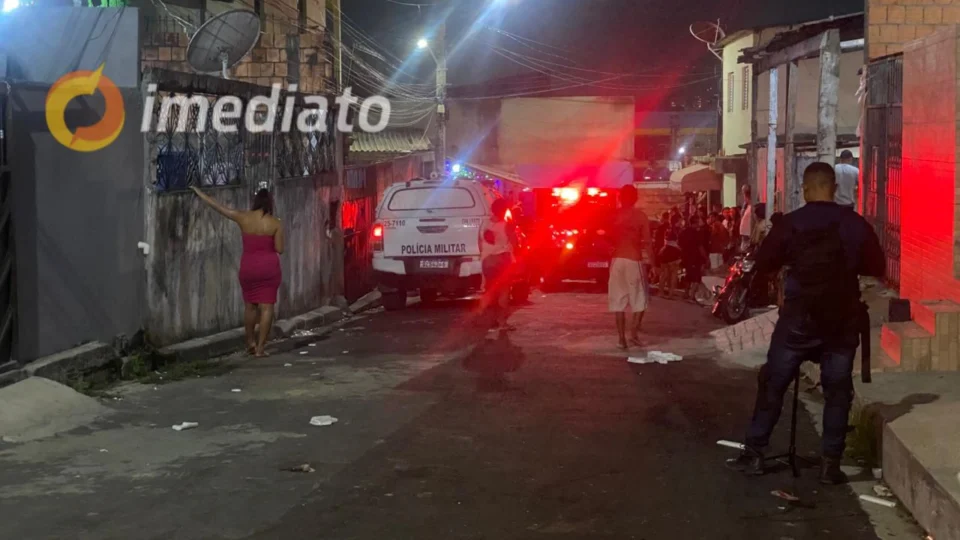 Homem é assassinado a tiros por criminosos  no bairro Tancredo Neves