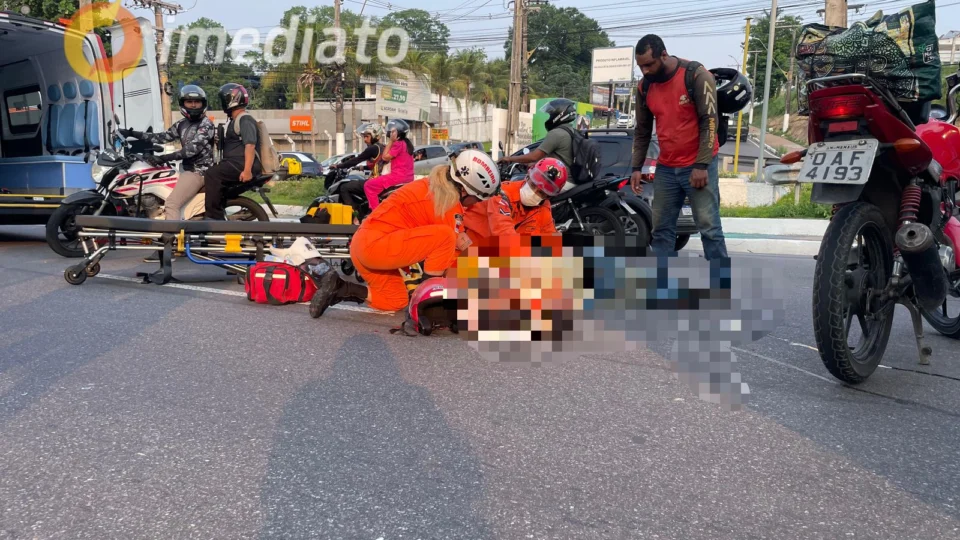 Idoso fica gravemente ferido após ser atingido por carro na Avenida Torquato Tapajós