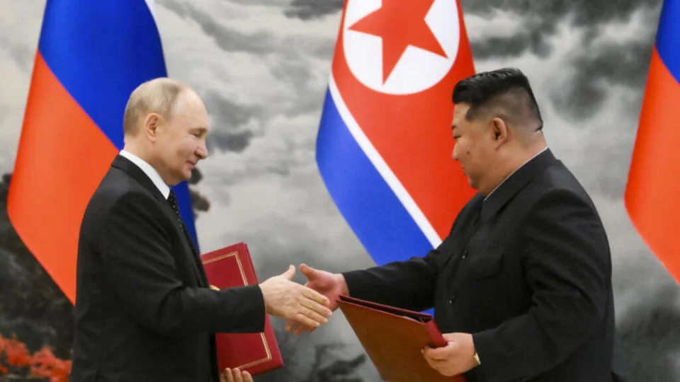 Putin assina tratado de defesa mútua com a Coreia do Norte aprofundando cooperação militar
