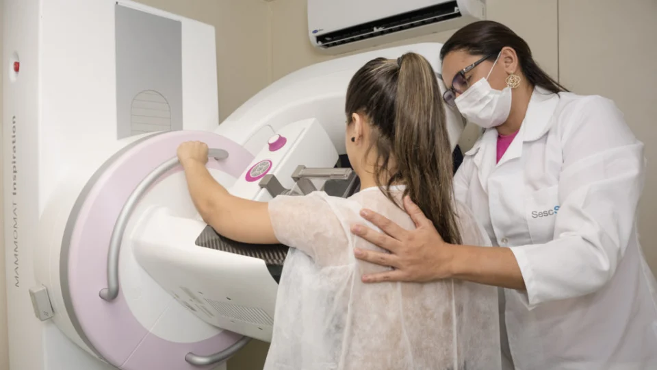 Unidade Móvel do Sesc realiza exames gratuitos de mamografia e papanicolau 