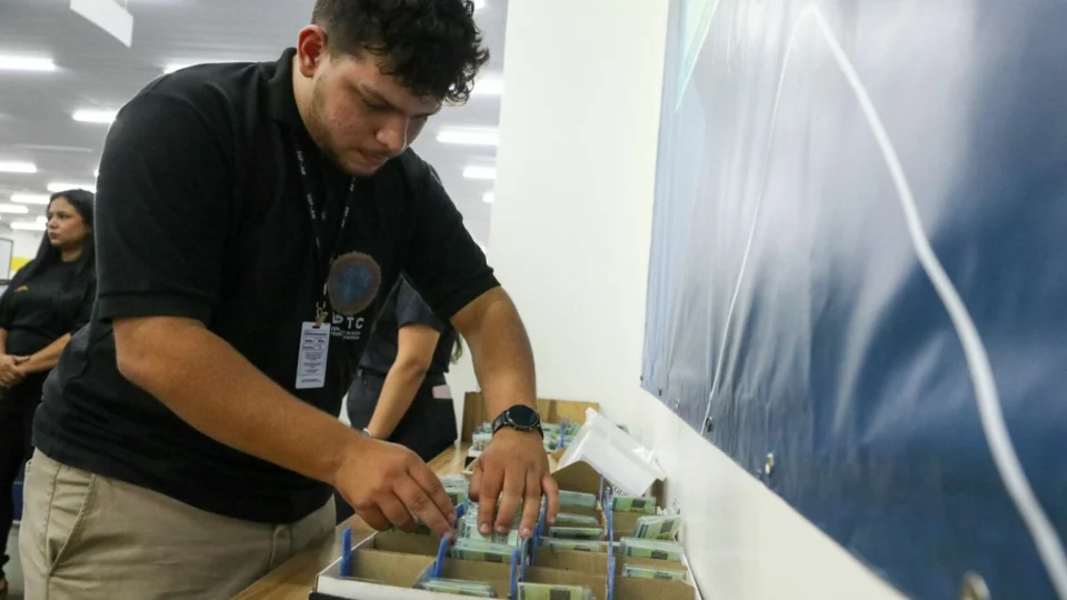 Mais de 27 mil identidades aguardam retirada nos PACs de Manaus