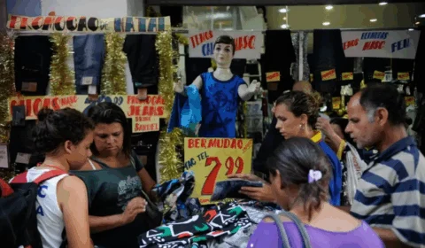 Confira como vai funcionar o comércio no feriado desta sexta-feira (15)