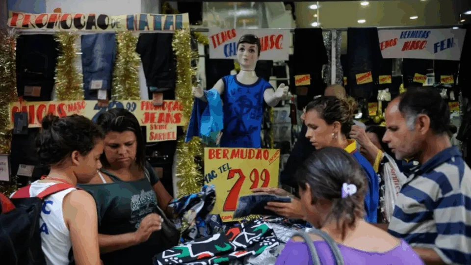 Confira como vai funcionar o comércio no feriado desta sexta-feira (15)