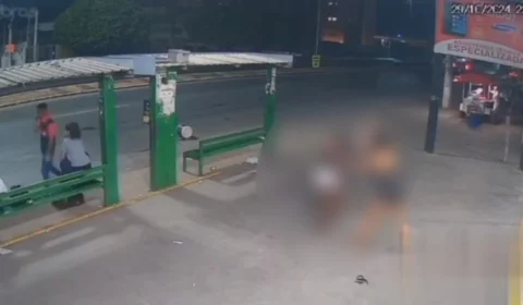 VEJA VÍDEO: enfurecida, mulher esfaqueia outra com mais de 10 golpes pelo corpo