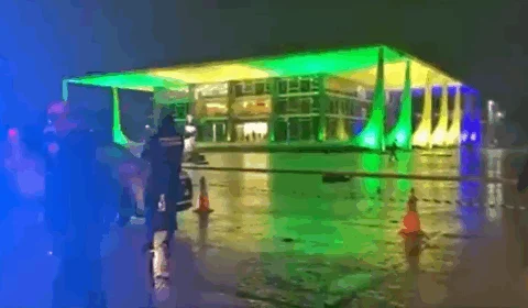 Ministros do STF são evacuados após explosões próximas à Corte