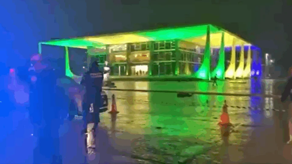 Ministros do STF são evacuados após explosões próximas à Corte