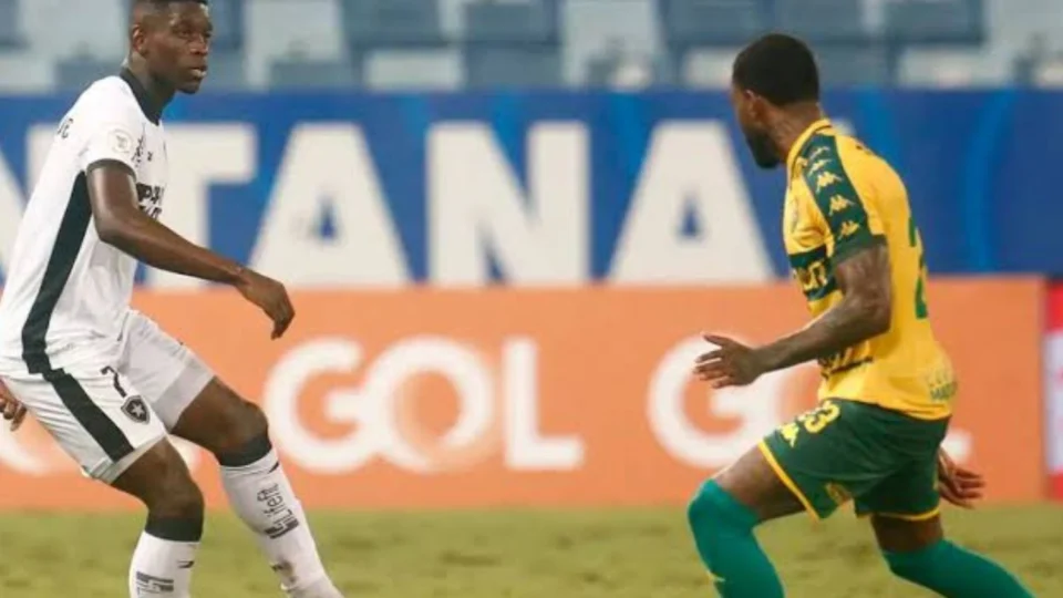 Botafogo joga para tentar manter vantagem na ponta do Brasileiro