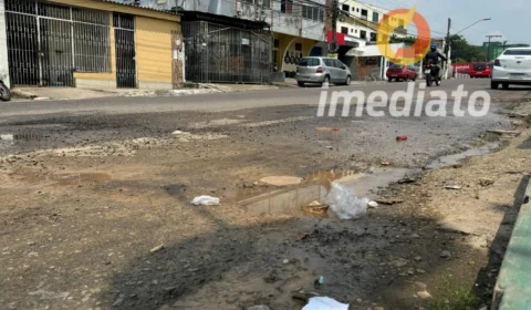 Cano quebrado causa transtornos para moradores no Centro de Manaus